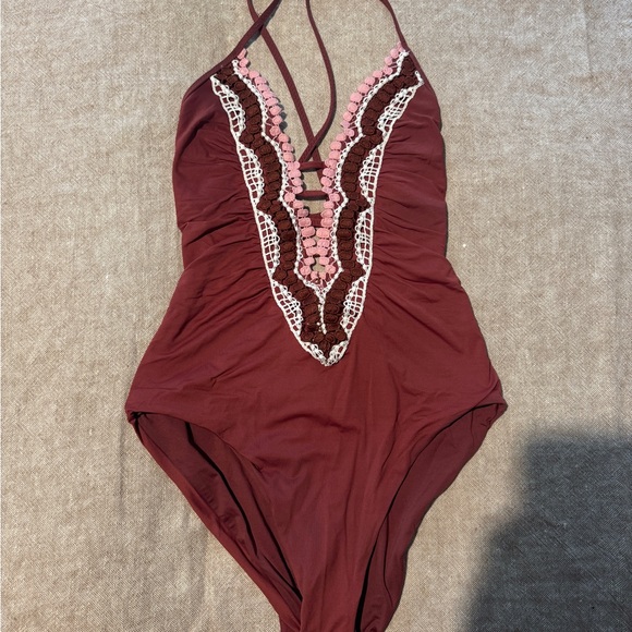 BECCA one piece - Picture 3 of 6